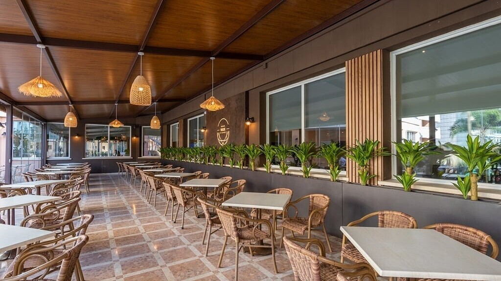 Hotel Parasol by Dorobe